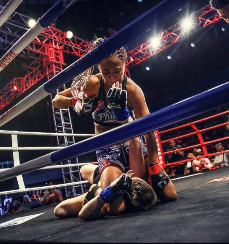 女子第一人, 实的故事