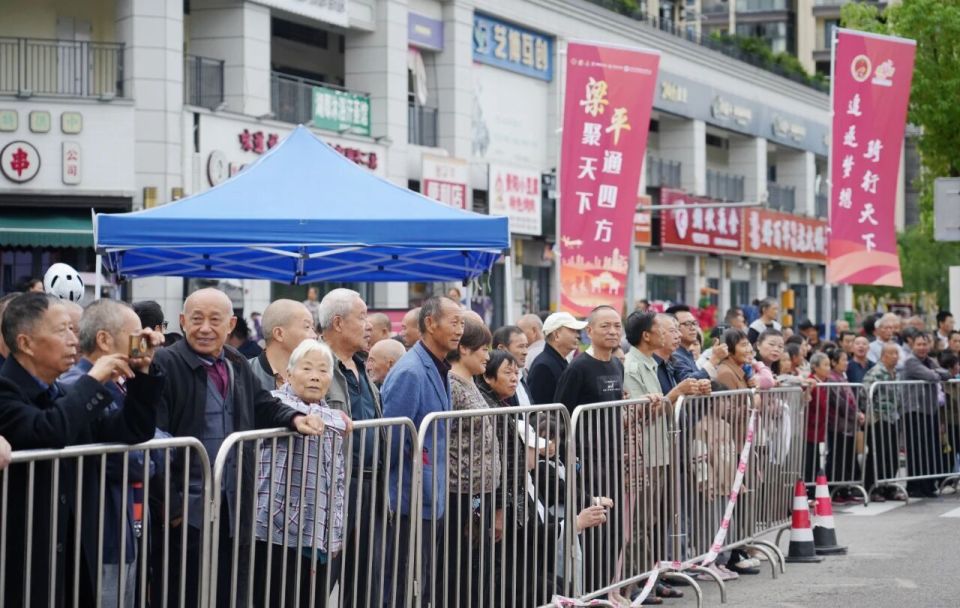 英组需完成, 组三个组别